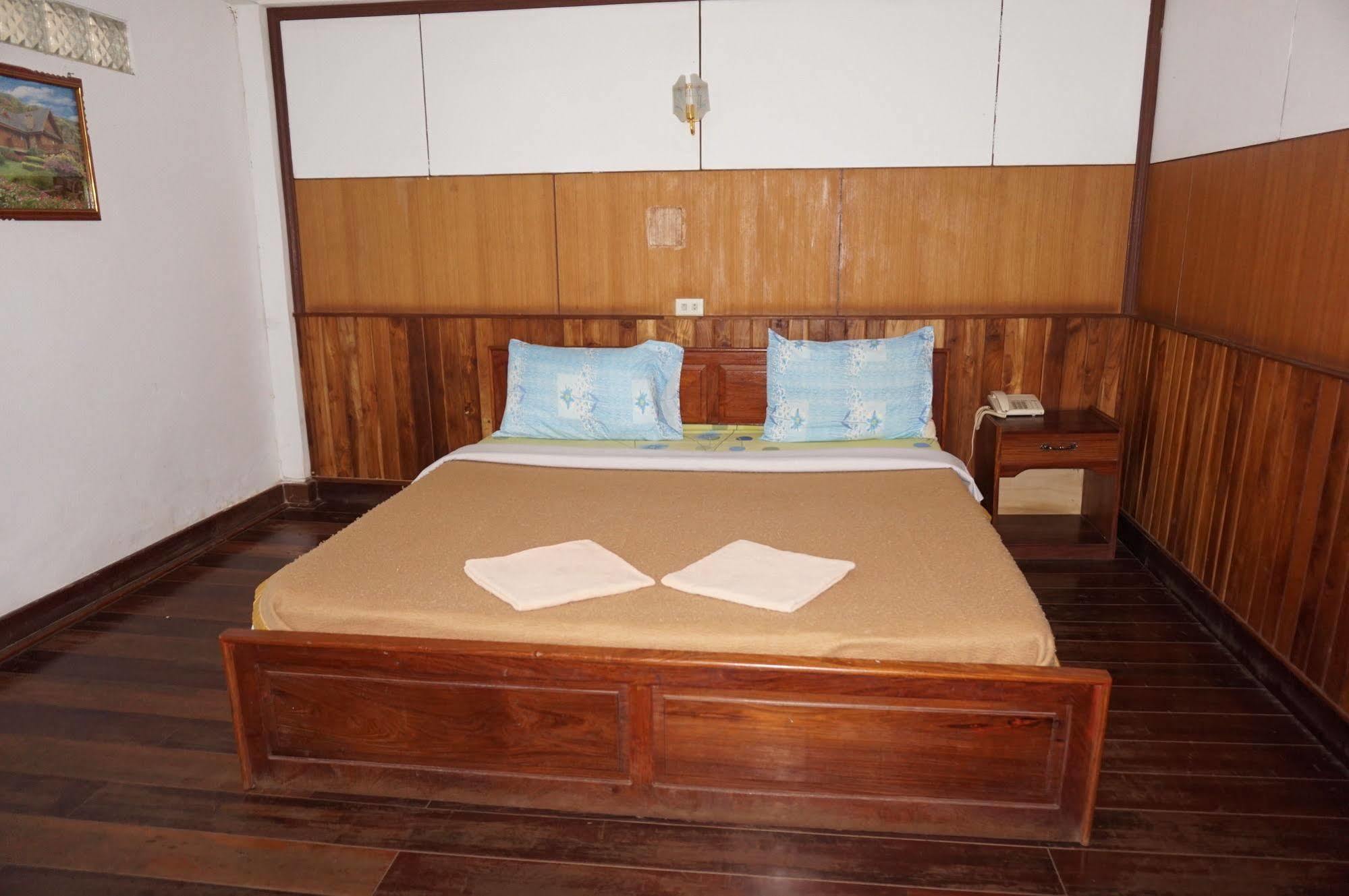 Champa Hotel Pakse Exterior photo